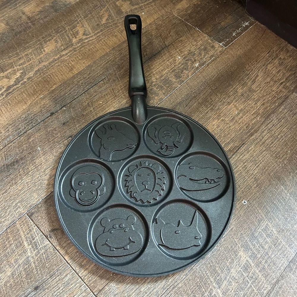 Nordic Ware Zoo Friends Pancake Pan 7 Animal Molds Non-Stick Cast Aluminum USA